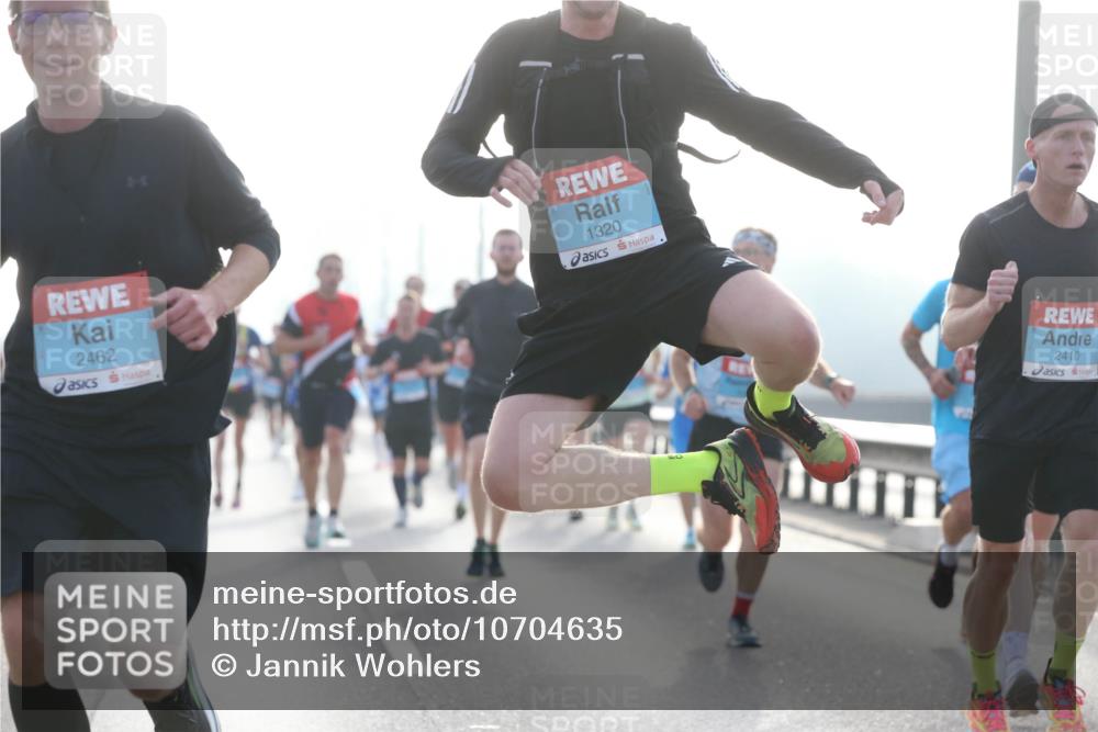 03.10.2026 - Köhlbrandbrückenlauf Jannik Wohlers http://msf.ph/oto/10704635 03.10.2026 09:15:39 Position 3 2462, 1320, 2410 meine-sportfotos.de