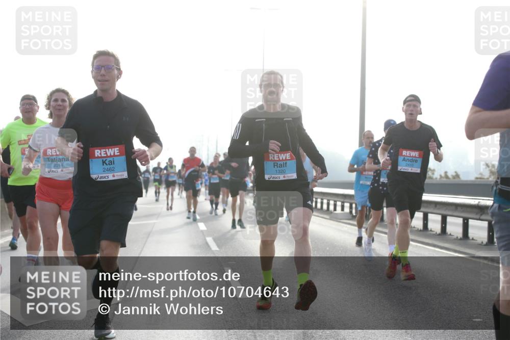 03.10.2026 - Köhlbrandbrückenlauf Jannik Wohlers http://msf.ph/oto/10704643 03.10.2026 09:15:40 Position 3 2014, 2462, 1320, 2410 meine-sportfotos.de