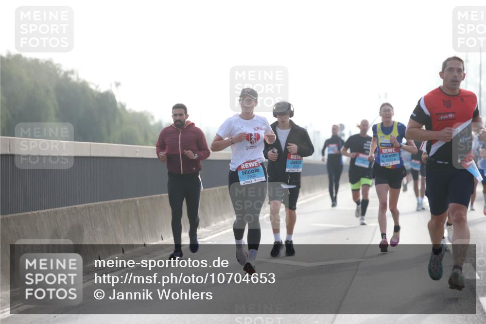03.10.2026 - Köhlbrandbrückenlauf Jannik Wohlers http://msf.ph/oto/10704653 03.10.2026 09:15:41 Position 3 2382, 1343 meine-sportfotos.de