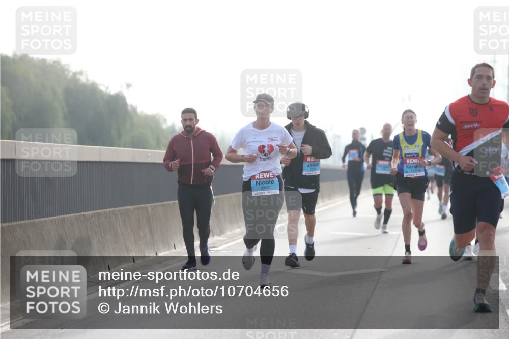 03.10.2026 - Köhlbrandbrückenlauf Jannik Wohlers http://msf.ph/oto/10704656 03.10.2026 09:15:41 Position 3 2382, 1343 meine-sportfotos.de