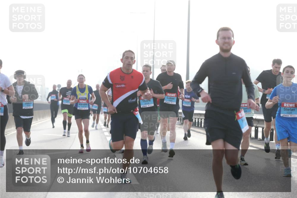 03.10.2026 - Köhlbrandbrückenlauf Jannik Wohlers http://msf.ph/oto/10704658 03.10.2026 09:15:42 Position 3 52, 1343, 2213, 1608, 259, 1229 meine-sportfotos.de