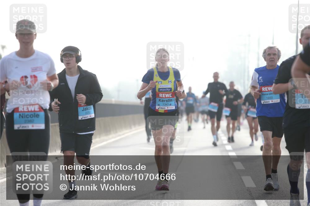 03.10.2026 - Köhlbrandbrückenlauf Jannik Wohlers http://msf.ph/oto/10704666 03.10.2026 09:15:44 Position 3 2382, 2252, 1343, 1222, 22 meine-sportfotos.de