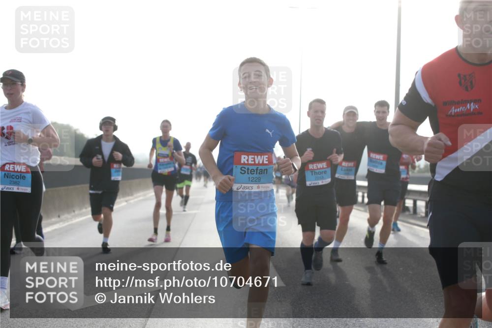 03.10.2026 - Köhlbrandbrückenlauf Jannik Wohlers http://msf.ph/oto/10704671 03.10.2026 09:15:46 Position 3 2382, 1229, 2213 meine-sportfotos.de
