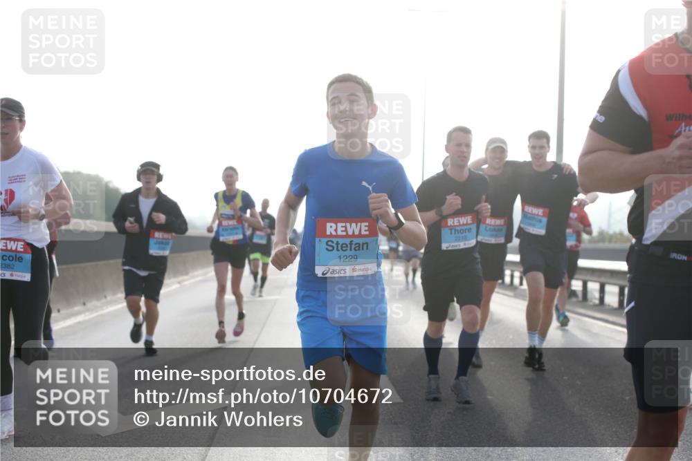 03.10.2026 - Köhlbrandbrückenlauf Jannik Wohlers http://msf.ph/oto/10704672 03.10.2026 09:15:46 Position 3 2382, 2213, 1229 meine-sportfotos.de