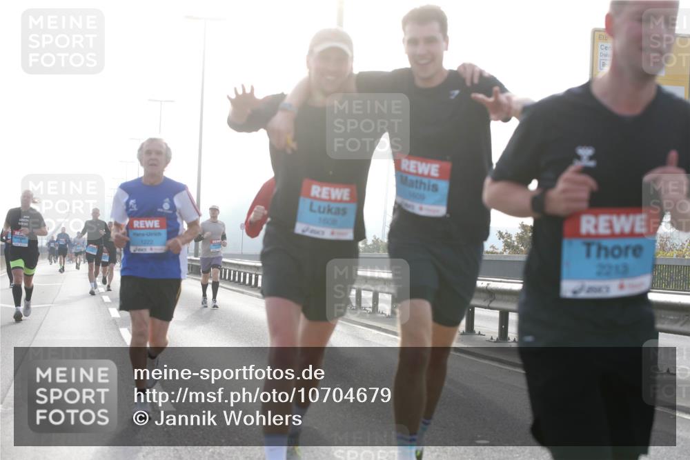 03.10.2026 - Köhlbrandbrückenlauf Jannik Wohlers http://msf.ph/oto/10704679 03.10.2026 09:15:47 Position 3 1222, 1608, 1400, 2213 meine-sportfotos.de