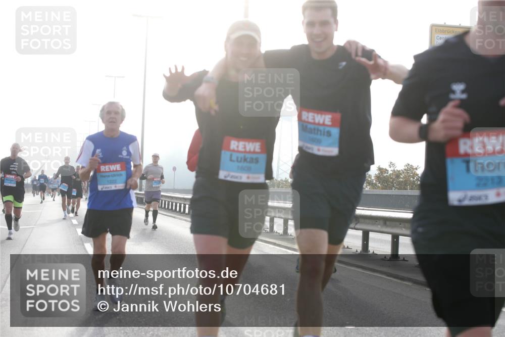 03.10.2026 - Köhlbrandbrückenlauf Jannik Wohlers http://msf.ph/oto/10704681 03.10.2026 09:15:47 Position 3 1222, 1608, 1400, 2213 meine-sportfotos.de
