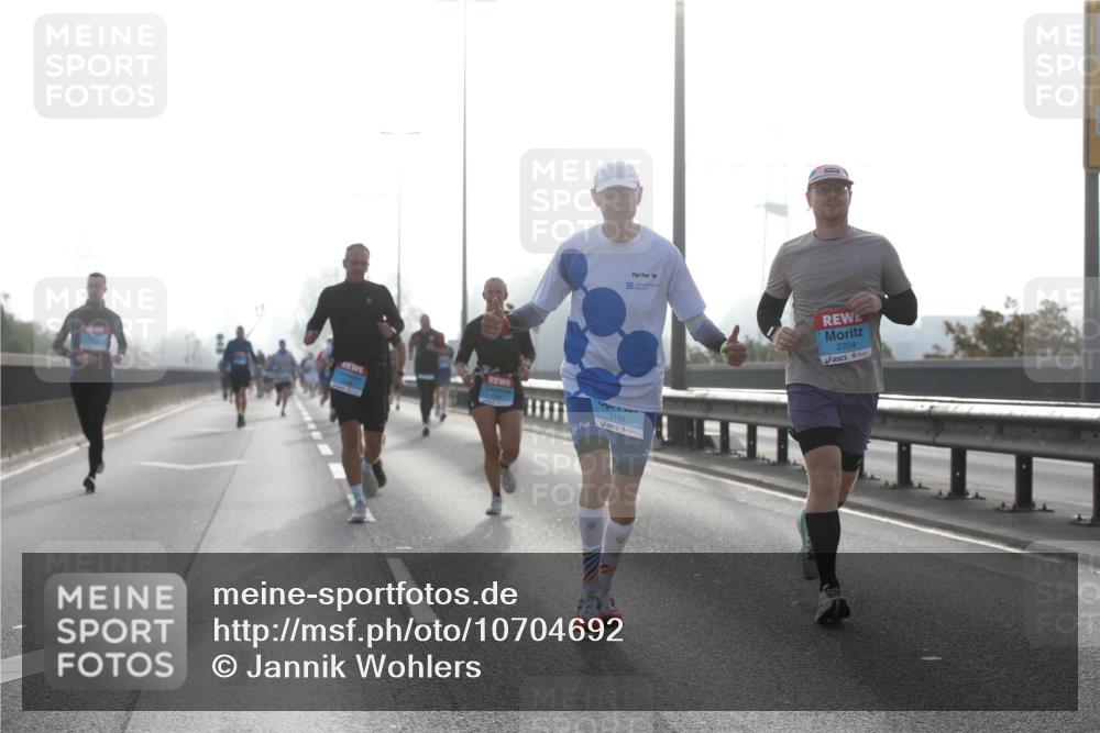 03.10.2026 - Köhlbrandbrückenlauf Jannik Wohlers http://msf.ph/oto/10704692 03.10.2026 09:15:52 Position 3 36, 2199, 2204 meine-sportfotos.de