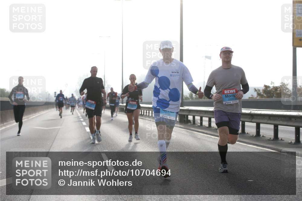 03.10.2026 - Köhlbrandbrückenlauf Jannik Wohlers http://msf.ph/oto/10704694 03.10.2026 09:15:52 Position 3 56, 2199, 2204 meine-sportfotos.de
