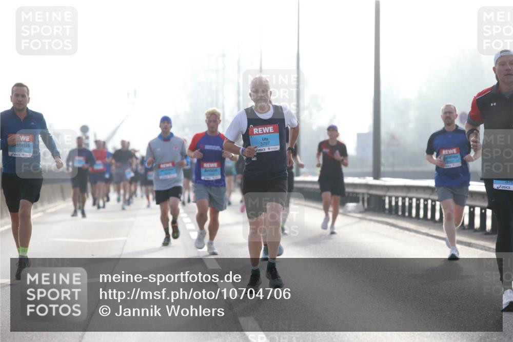 03.10.2026 - Köhlbrandbrückenlauf Jannik Wohlers http://msf.ph/oto/10704706 03.10.2026 09:15:56 Position 3 2361, 3797, 370 meine-sportfotos.de