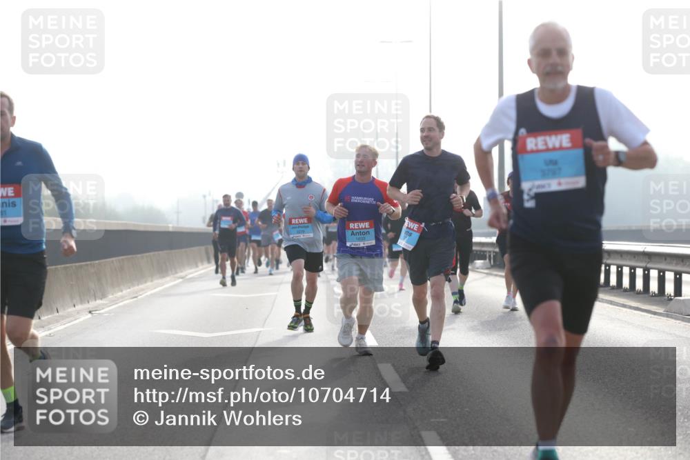 03.10.2026 - Köhlbrandbrückenlauf Jannik Wohlers http://msf.ph/oto/10704714 03.10.2026 09:16:00 Position 3 61, 1833 meine-sportfotos.de