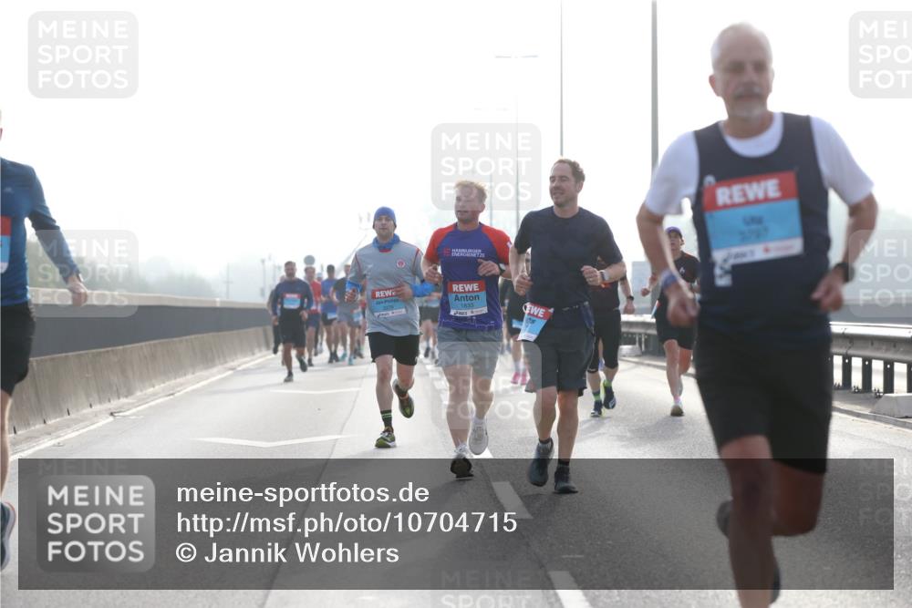03.10.2026 - Köhlbrandbrückenlauf Jannik Wohlers http://msf.ph/oto/10704715 03.10.2026 09:16:00 Position 3 1833 meine-sportfotos.de