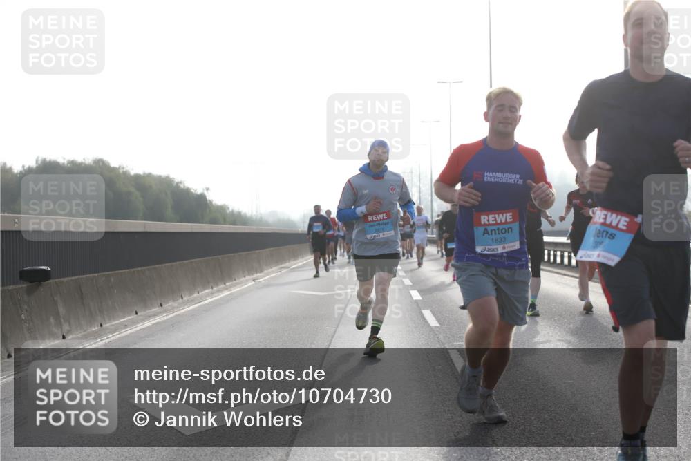 03.10.2026 - Köhlbrandbrückenlauf Jannik Wohlers http://msf.ph/oto/10704730 03.10.2026 09:16:04 Position 3 2279, 1833 meine-sportfotos.de