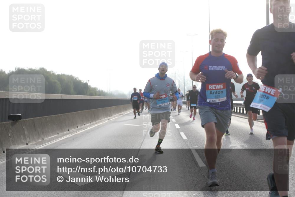 03.10.2026 - Köhlbrandbrückenlauf Jannik Wohlers http://msf.ph/oto/10704733 03.10.2026 09:16:04 Position 3 2279, 1833 meine-sportfotos.de