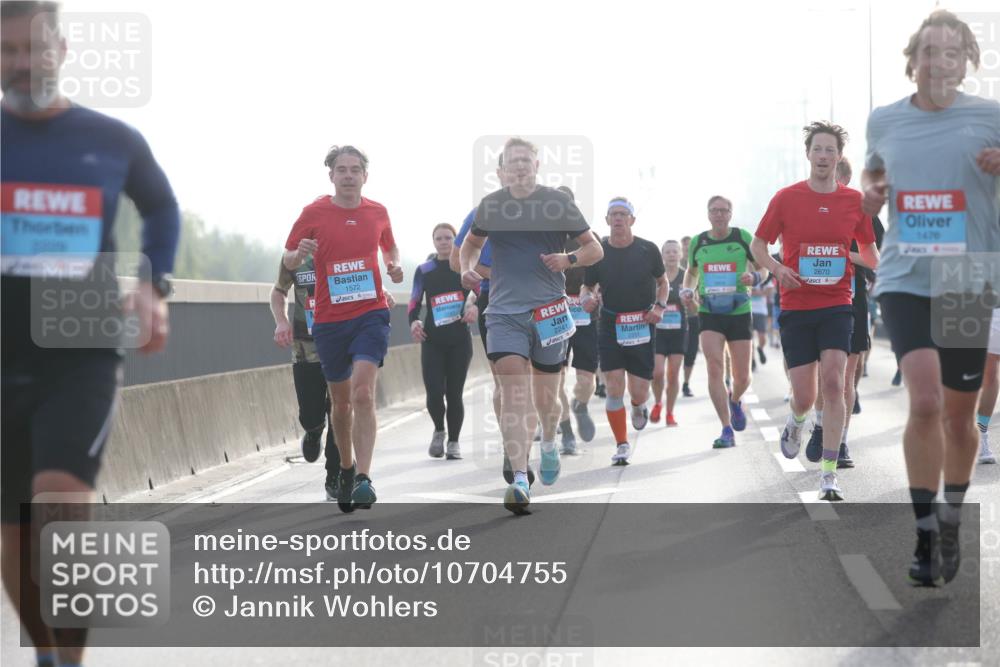 03.10.2026 - Köhlbrandbrückenlauf Jannik Wohlers http://msf.ph/oto/10704755 03.10.2026 09:16:10 Position 3 1572, 2241, 2670, 1476 meine-sportfotos.de