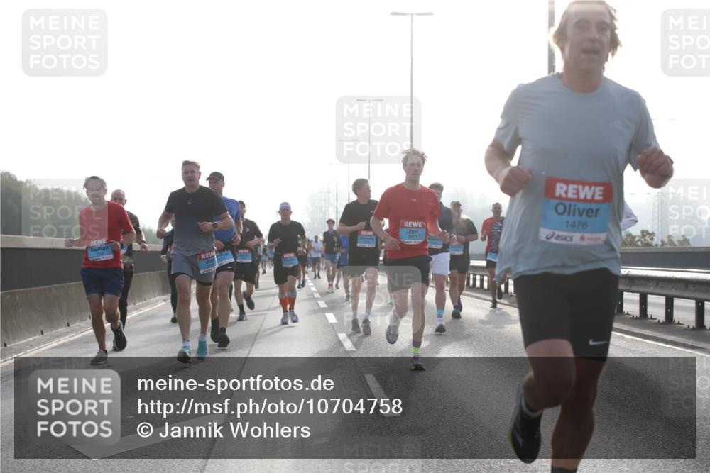 03.10.2026 - Köhlbrandbrückenlauf Jannik Wohlers http://msf.ph/oto/10704758 03.10.2026 09:16:13 Position 3 1572, 111, 1476 meine-sportfotos.de