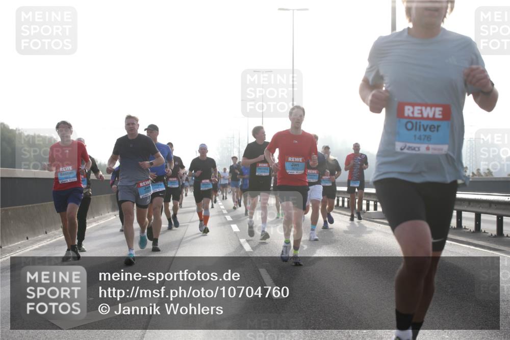 03.10.2026 - Köhlbrandbrückenlauf Jannik Wohlers http://msf.ph/oto/10704760 03.10.2026 09:16:13 Position 3 2670, 1476 meine-sportfotos.de