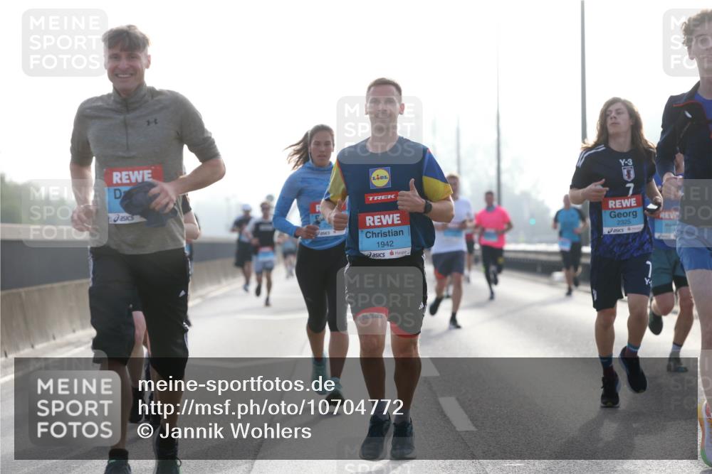 03.10.2026 - Köhlbrandbrückenlauf Jannik Wohlers http://msf.ph/oto/10704772 03.10.2026 09:16:21 Position 3 3, 1942, 2325 meine-sportfotos.de