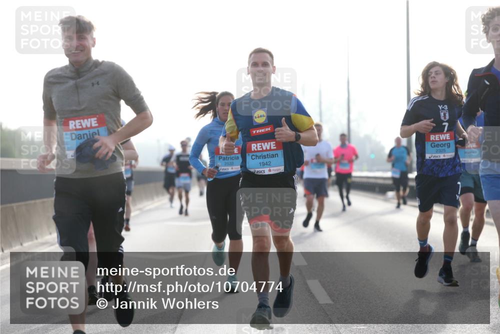 03.10.2026 - Köhlbrandbrückenlauf Jannik Wohlers http://msf.ph/oto/10704774 03.10.2026 09:16:21 Position 3 3, 2533, 1942, 2325, 5767 meine-sportfotos.de