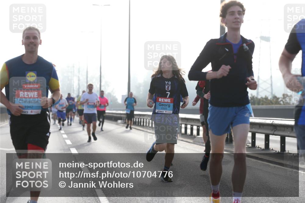 03.10.2026 - Köhlbrandbrückenlauf Jannik Wohlers http://msf.ph/oto/10704776 03.10.2026 09:16:22 Position 3 3, 1942, 2325 meine-sportfotos.de
