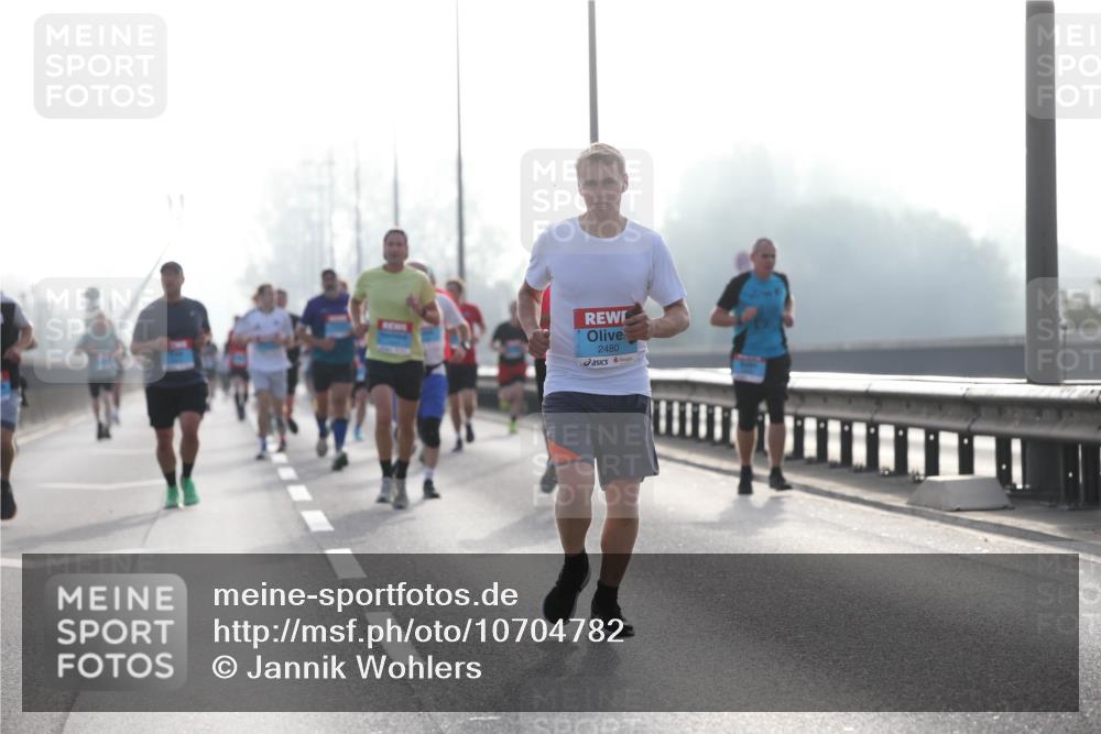 03.10.2026 - Köhlbrandbrückenlauf Jannik Wohlers http://msf.ph/oto/10704782 03.10.2026 09:16:26 Position 3 2480 meine-sportfotos.de