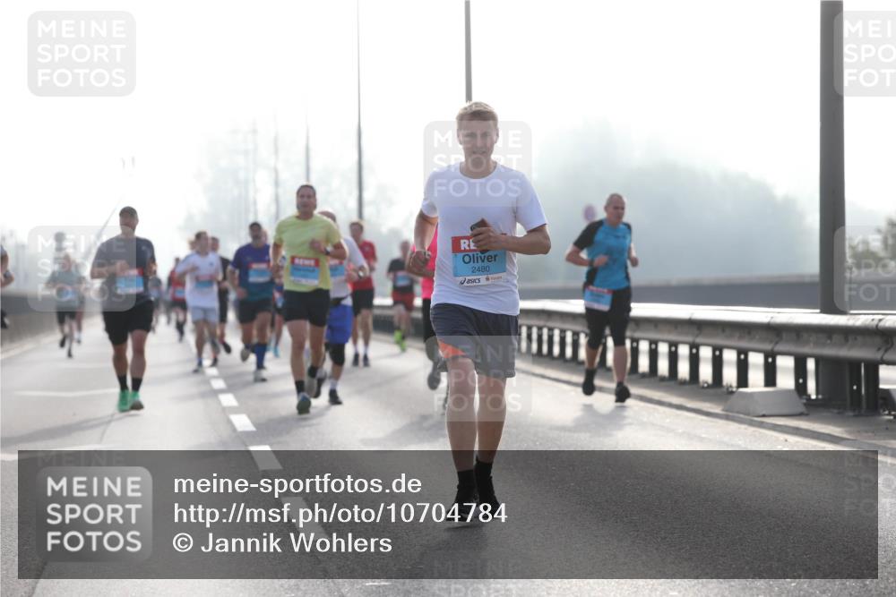 03.10.2026 - Köhlbrandbrückenlauf Jannik Wohlers http://msf.ph/oto/10704784 03.10.2026 09:16:26 Position 3 2480 meine-sportfotos.de