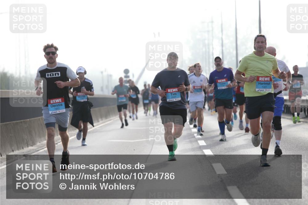 03.10.2026 - Köhlbrandbrückenlauf Jannik Wohlers http://msf.ph/oto/10704786 03.10.2026 09:16:28 Position 3 1911, 2227, 154, 1321 meine-sportfotos.de