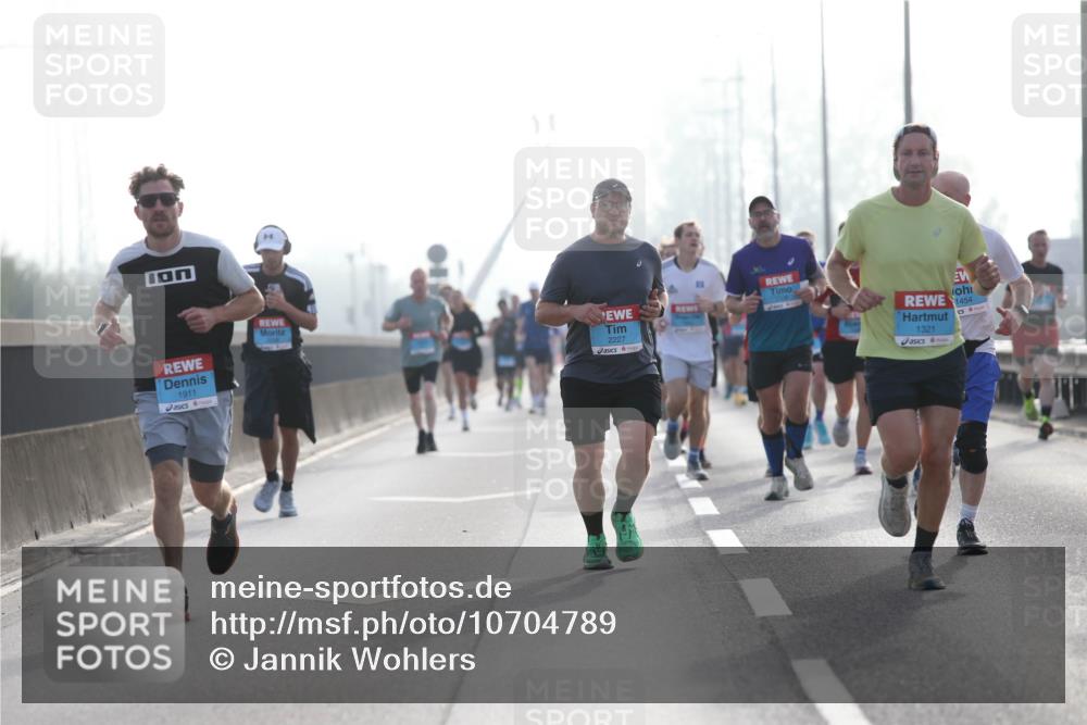 03.10.2026 - Köhlbrandbrückenlauf Jannik Wohlers http://msf.ph/oto/10704789 03.10.2026 09:16:28 Position 3 1911, 2227, 1454, 1321 meine-sportfotos.de