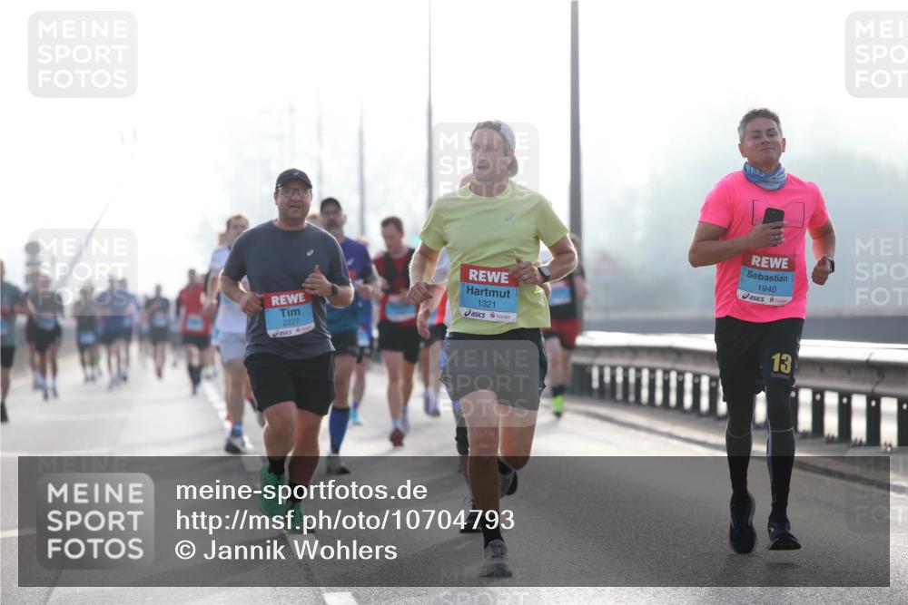03.10.2026 - Köhlbrandbrückenlauf Jannik Wohlers http://msf.ph/oto/10704793 03.10.2026 09:16:29 Position 3 2227, 1321, 1940, 13 meine-sportfotos.de