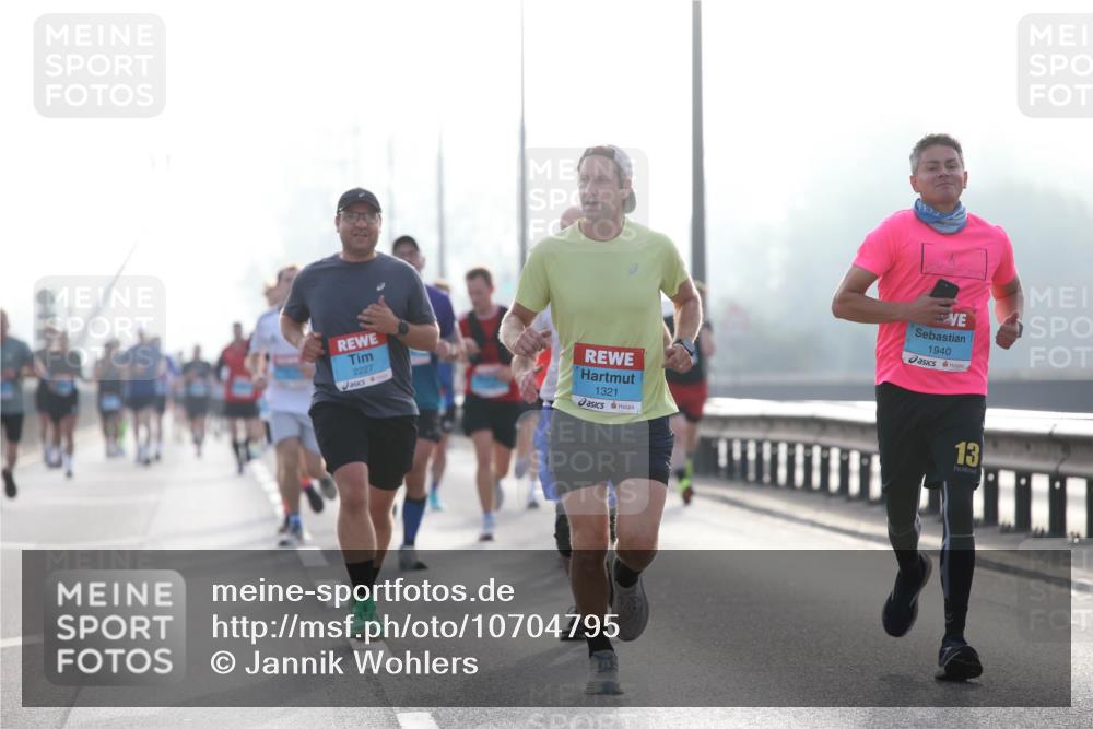 03.10.2026 - Köhlbrandbrückenlauf Jannik Wohlers http://msf.ph/oto/10704795 03.10.2026 09:16:29 Position 3 2227, 1321, 1940, 13 meine-sportfotos.de