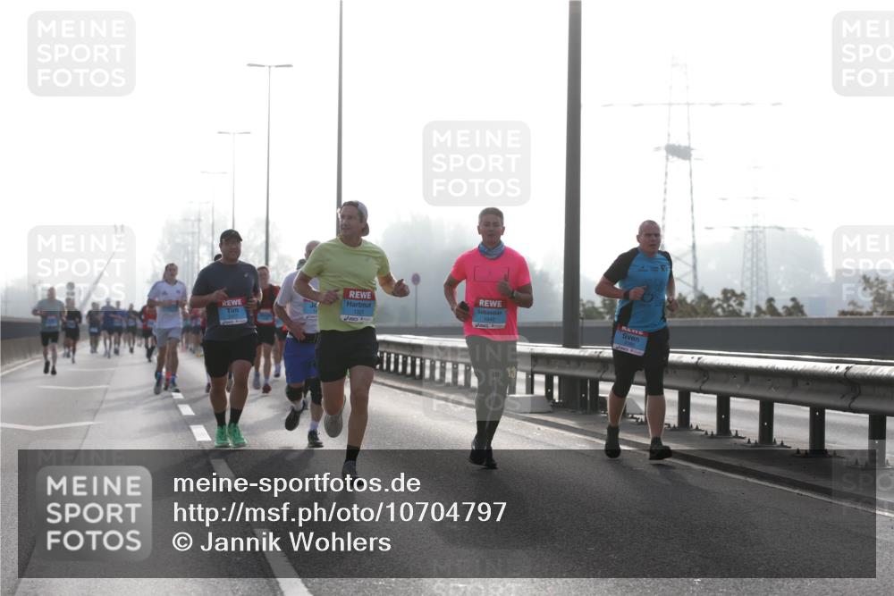 03.10.2026 - Köhlbrandbrückenlauf Jannik Wohlers http://msf.ph/oto/10704797 03.10.2026 09:16:30 Position 3 1321, 1940 meine-sportfotos.de