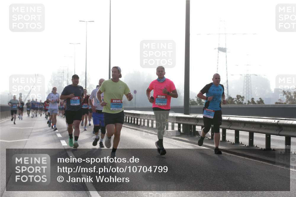03.10.2026 - Köhlbrandbrückenlauf Jannik Wohlers http://msf.ph/oto/10704799 03.10.2026 09:16:30 Position 3 1321, 1940 meine-sportfotos.de
