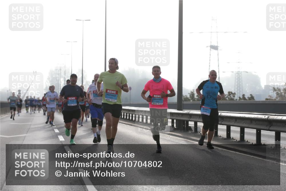 03.10.2026 - Köhlbrandbrückenlauf Jannik Wohlers http://msf.ph/oto/10704802 03.10.2026 09:16:30 Position 3 1321, 1940, 12112 meine-sportfotos.de