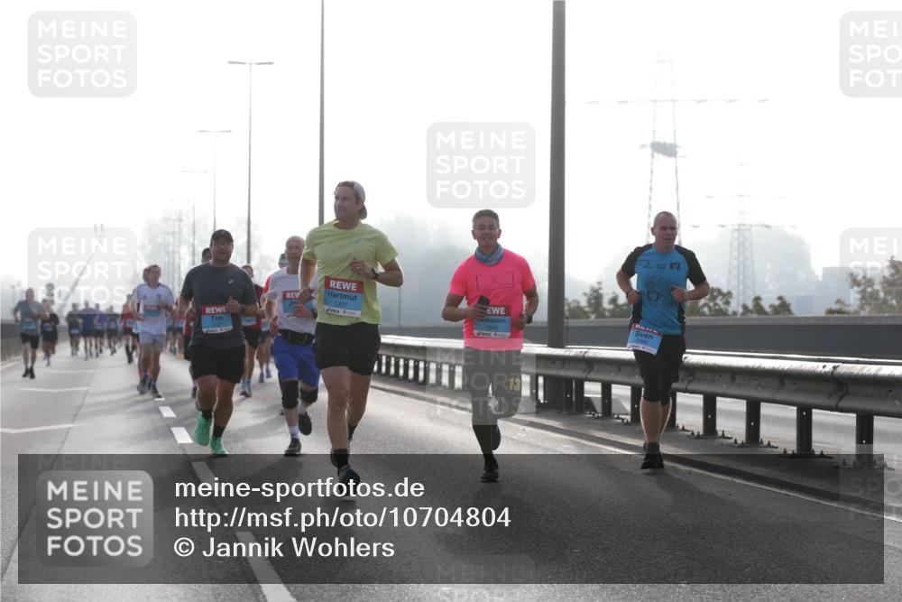 03.10.2026 - Köhlbrandbrückenlauf Jannik Wohlers http://msf.ph/oto/10704804 03.10.2026 09:16:30 Position 3 1321, 1940 meine-sportfotos.de