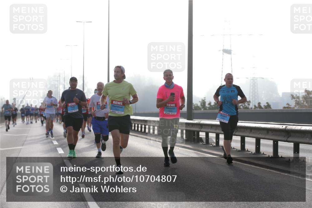 03.10.2026 - Köhlbrandbrückenlauf Jannik Wohlers http://msf.ph/oto/10704807 03.10.2026 09:16:30 Position 3 1321, 1940 meine-sportfotos.de