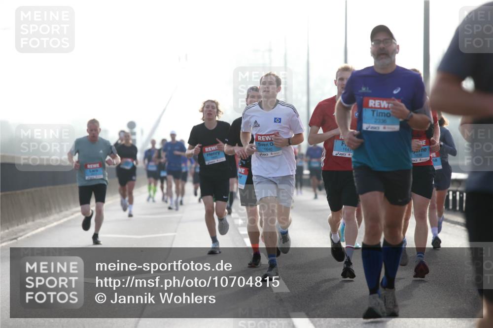 03.10.2026 - Köhlbrandbrückenlauf Jannik Wohlers http://msf.ph/oto/10704815 03.10.2026 09:16:34 Position 3 1640, 2336, 1641, 1638 meine-sportfotos.de