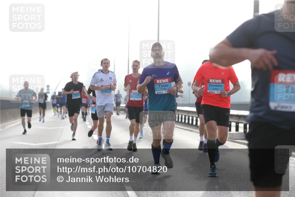 03.10.2026 - Köhlbrandbrückenlauf Jannik Wohlers http://msf.ph/oto/10704820 03.10.2026 09:16:35 Position 3 0, 2336, 2302 meine-sportfotos.de