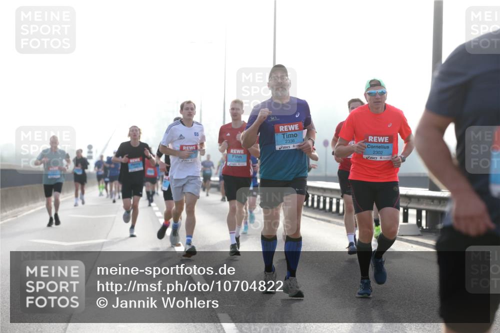03.10.2026 - Köhlbrandbrückenlauf Jannik Wohlers http://msf.ph/oto/10704822 03.10.2026 09:16:35 Position 3 9, 2336, 2302 meine-sportfotos.de