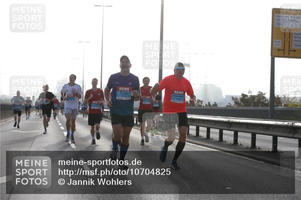 03.10.2026 - Köhlbrandbrückenlauf Jannik Wohlers http://msf.ph/oto/10704825 03.10.2026 09:16:36 Position 3 2336, 2302 meine-sportfotos.de