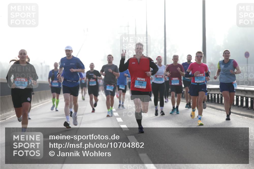 03.10.2026 - Köhlbrandbrückenlauf Jannik Wohlers http://msf.ph/oto/10704862 03.10.2026 09:16:43 Position 3 2298, 2653, 1080 meine-sportfotos.de
