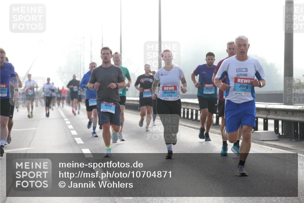 03.10.2026 - Köhlbrandbrückenlauf Jannik Wohlers http://msf.ph/oto/10704871 03.10.2026 09:16:48 Position 3 06, 2173, 1722, 1682 meine-sportfotos.de