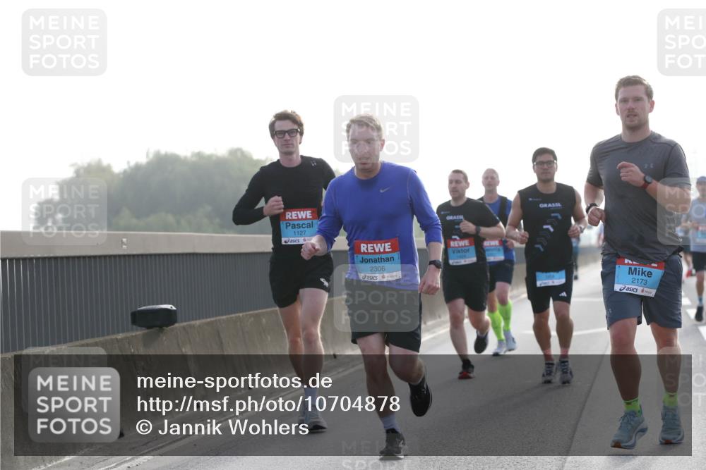 03.10.2026 - Köhlbrandbrückenlauf Jannik Wohlers http://msf.ph/oto/10704878 03.10.2026 09:16:52 Position 3 1127, 2306, 2173 meine-sportfotos.de