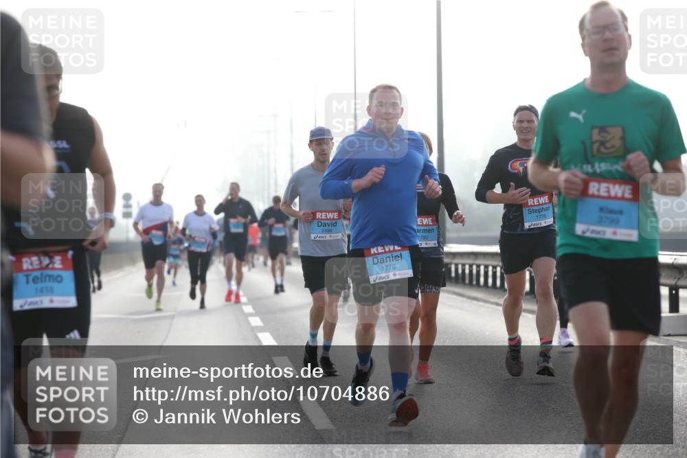 03.10.2026 - Köhlbrandbrückenlauf Jannik Wohlers http://msf.ph/oto/10704886 03.10.2026 09:16:53 Position 3 1554, 1418, 2486, 1770, 1780, 32, 1776, 799 meine-sportfotos.de