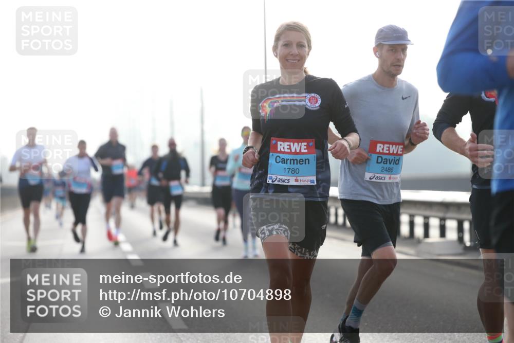 03.10.2026 - Köhlbrandbrückenlauf Jannik Wohlers http://msf.ph/oto/10704898 03.10.2026 09:16:56 Position 3 1780, 2486 meine-sportfotos.de