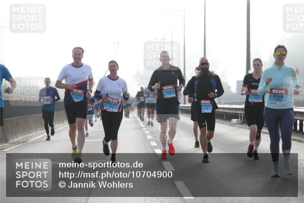 03.10.2026 - Köhlbrandbrückenlauf Jannik Wohlers http://msf.ph/oto/10704900 03.10.2026 09:16:59 Position 3 1618, 1620, 3765, 1730, 1422, 2290 meine-sportfotos.de