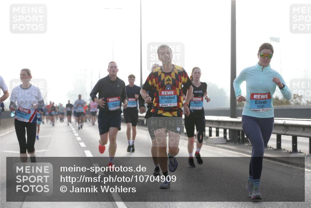 03.10.2026 - Köhlbrandbrückenlauf Jannik Wohlers http://msf.ph/oto/10704909 03.10.2026 09:17:02 Position 3 1620, 2209, 2290 meine-sportfotos.de