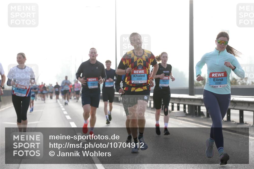 03.10.2026 - Köhlbrandbrückenlauf Jannik Wohlers http://msf.ph/oto/10704912 03.10.2026 09:17:02 Position 3 1620, 2209, 2290 meine-sportfotos.de