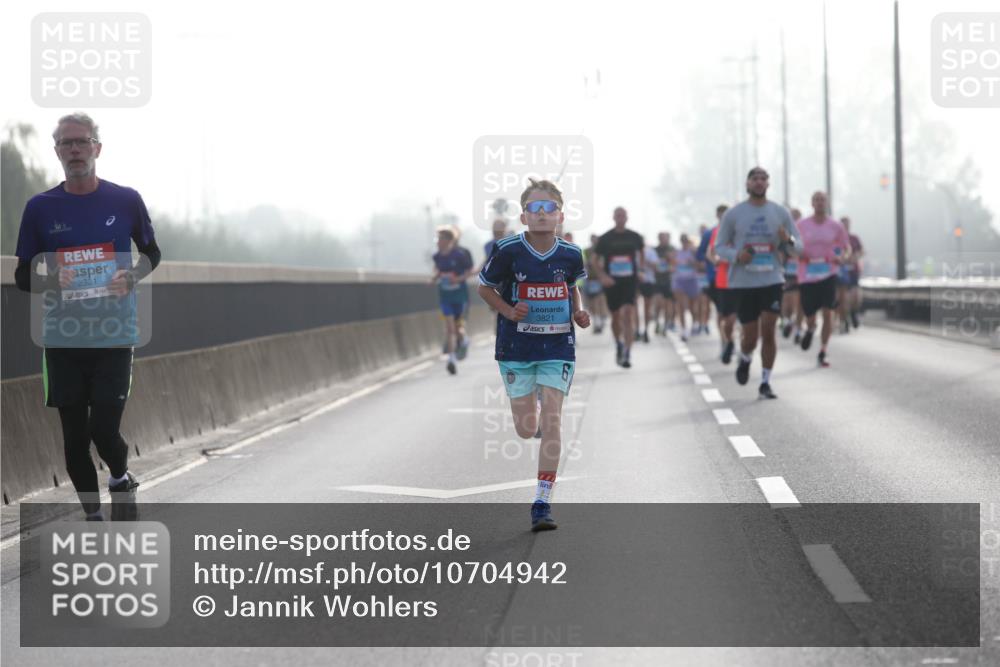 03.10.2026 - Köhlbrandbrückenlauf Jannik Wohlers http://msf.ph/oto/10704942 03.10.2026 09:17:06 Position 3 2321, 3821 meine-sportfotos.de