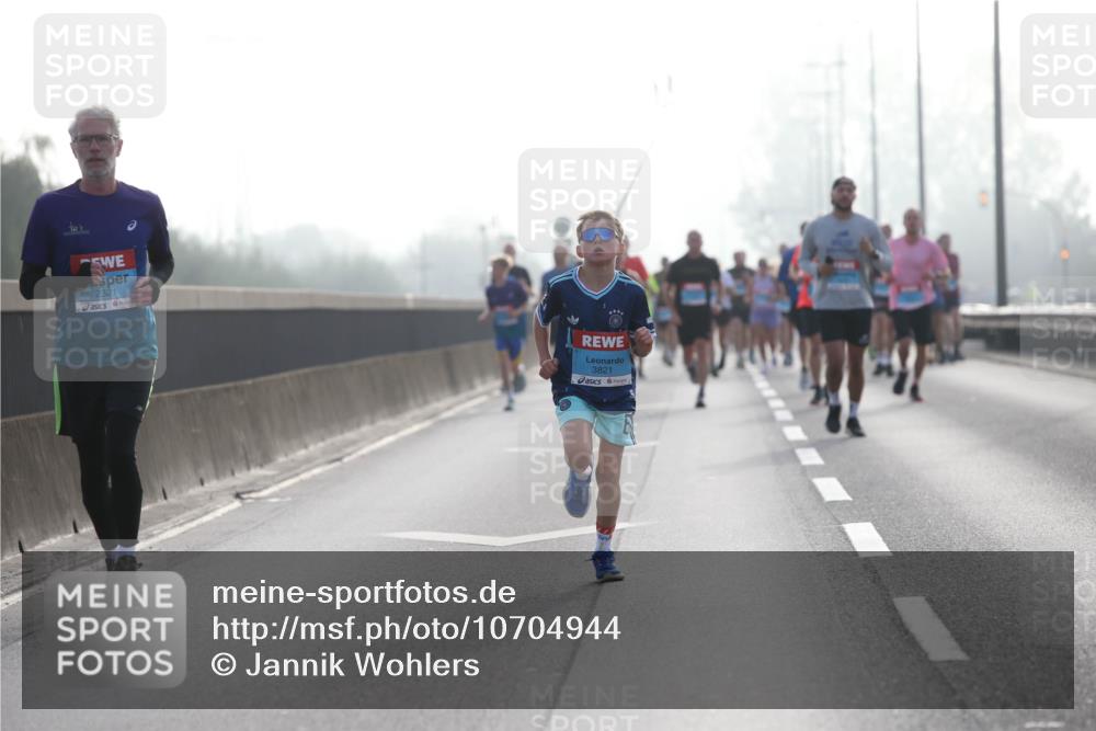 03.10.2026 - Köhlbrandbrückenlauf Jannik Wohlers http://msf.ph/oto/10704944 03.10.2026 09:17:06 Position 3 2321, 3821 meine-sportfotos.de