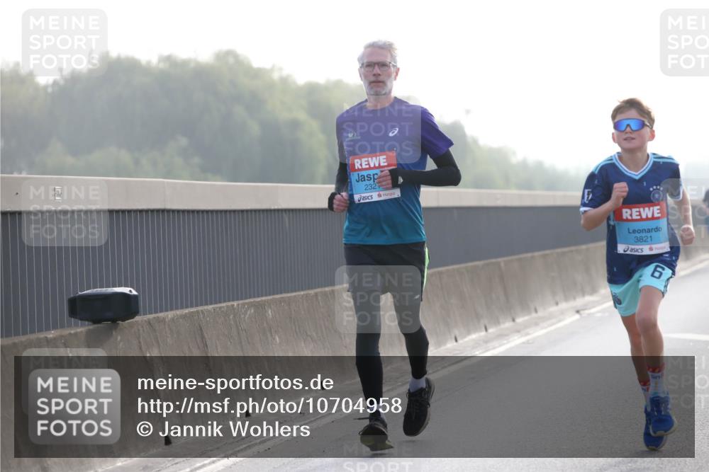03.10.2026 - Köhlbrandbrückenlauf Jannik Wohlers http://msf.ph/oto/10704958 03.10.2026 09:17:08 Position 3 232, 3821, 6 meine-sportfotos.de