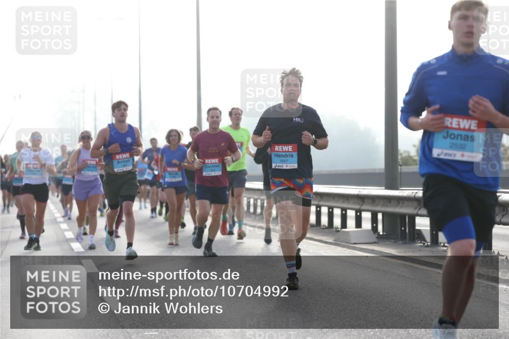 03.10.2026 - Köhlbrandbrückenlauf Jannik Wohlers http://msf.ph/oto/10704992 03.10.2026 09:17:21 Position 3 1647, 2532 meine-sportfotos.de